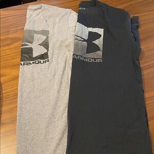 Under Armour Men's Charcoal Graphic Tee and black bundle